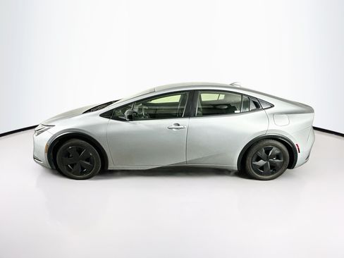 Used 2024 Toyota Prius LE FWD image 4