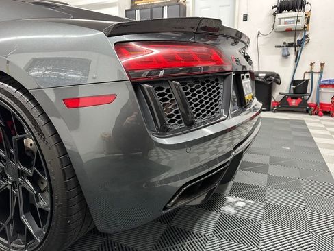 Used 2018 Audi R8 V10 w/ Premium Package image 10