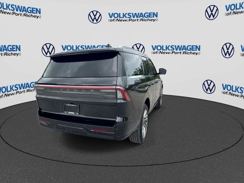 Used 2025 Lincoln Navigator Reserve AWD/4WD image 14