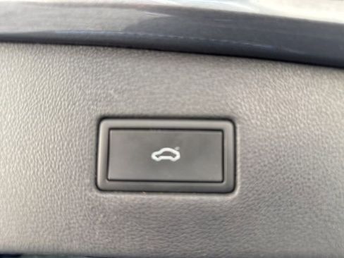 Used 2021 Volkswagen Tiguan SEL Premium R-Line image 29