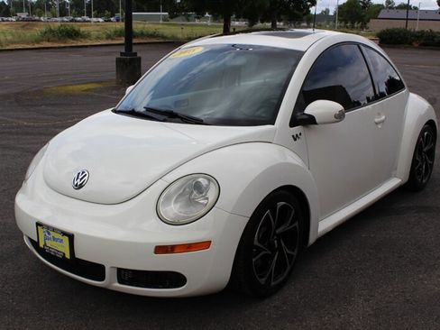 Used 2008 Volkswagen Beetle Triple White Edition FWD image 2