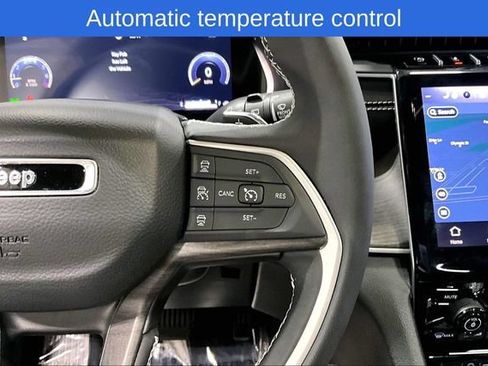 Used 2024 Jeep Grand Cherokee Limited w/ Luxury Tech Group II AWD/4WD image 16