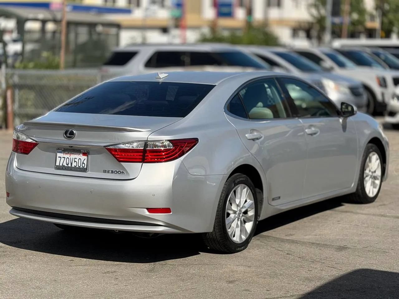 Used 2014 Lexus ES 300h w/ Premium Package w/Bamboo Trim FWD image 18