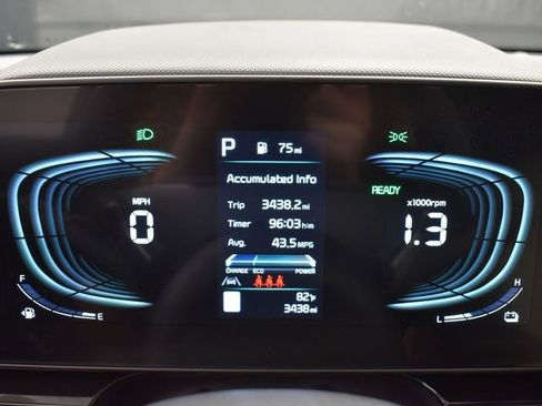 Used 2025 Kia Niro EX image 17