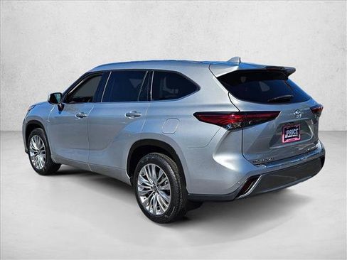 Used 2023 Toyota Highlander Platinum AWD/4WD image 8