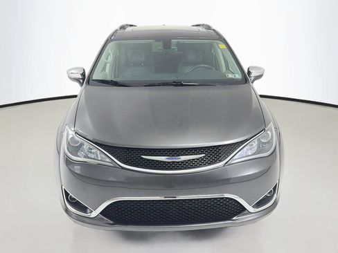 Used 2019 Chrysler Pacifica Limited FWD image 2