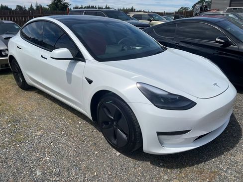 Used 2023 Tesla Model 3 Standard Range RWD image 3