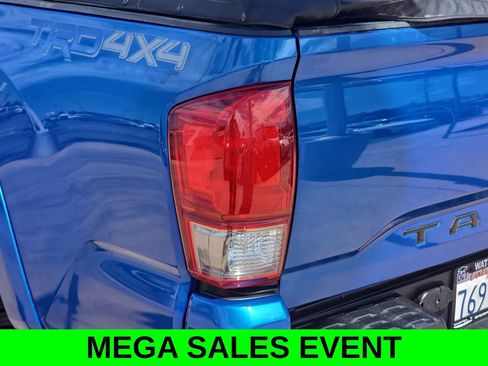 Used 2017 Toyota Tacoma TRD Sport AWD/4WD image 40
