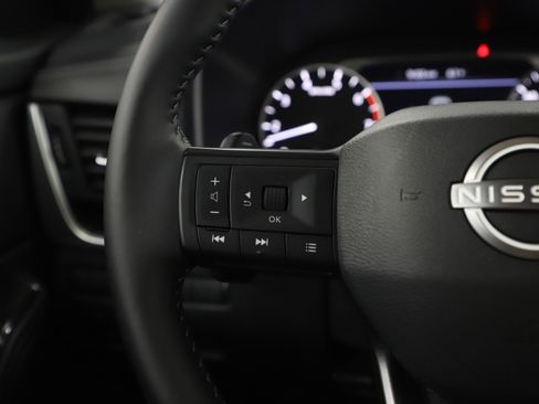 Used 2025 Nissan Rogue SV AWD/4WD image 27