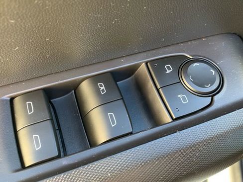 Used 2023 Chevrolet Colorado LT w/ LT Convenience Package image 24