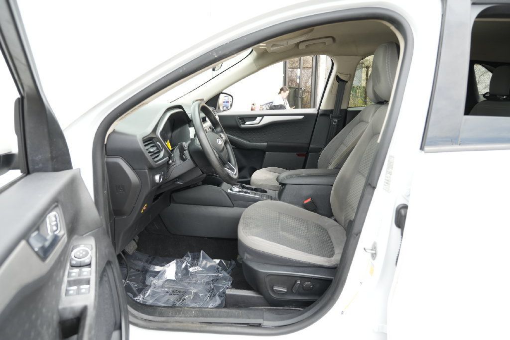 Used 2020 Ford Escape SE FWD image 19