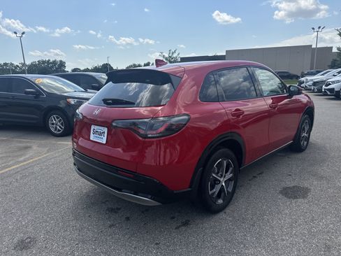 Certified 2024 Honda HR-V EX-L image 4