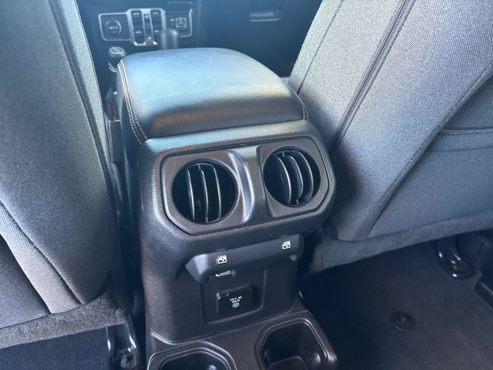 Used 2025 Jeep Wrangler Unlimited Sahara AWD/4WD image 21