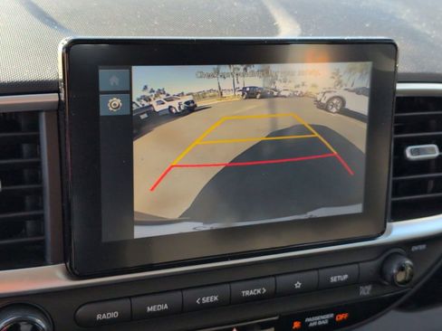 Used 2025 Hyundai Venue SEL image 18