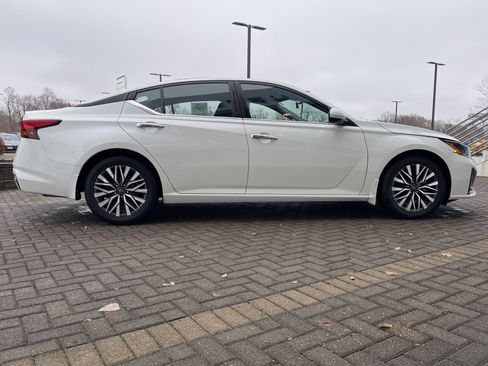 Used 2023 Nissan Altima 2.5 SV image 6