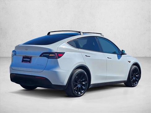 Used 2021 Tesla Model Y Long Range image 6