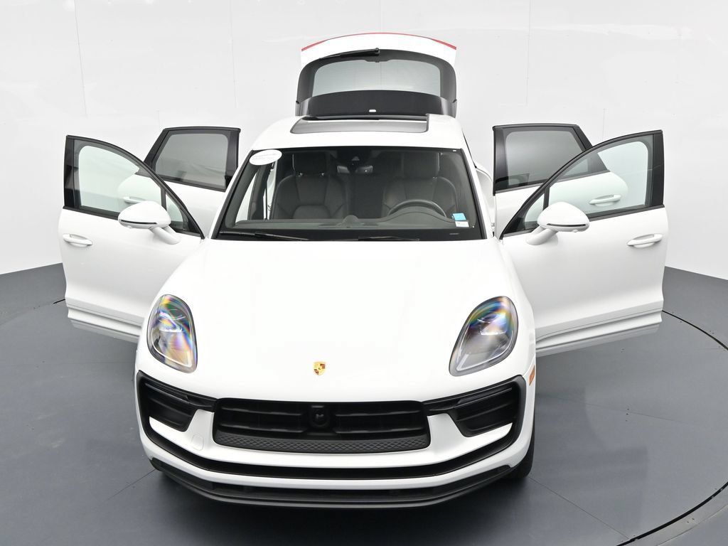 Certified 2023 Porsche Macan AWD/4WD image 15