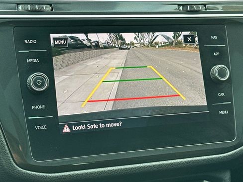 Used 2018 Volkswagen Tiguan SEL w/ 3rd Row Seat Package image 19