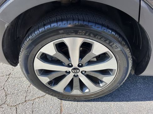 Used 2021 Kia Telluride EX w/ EX Premium Package image 16