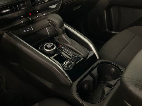Used 2023 Chevrolet Colorado Trail Boss AWD/4WD image 18