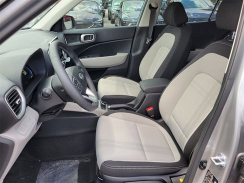 New 2025 Hyundai Venue SEL image 10