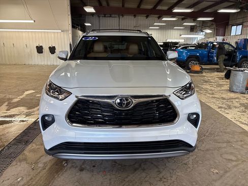 Used 2022 Toyota Highlander Platinum image 8