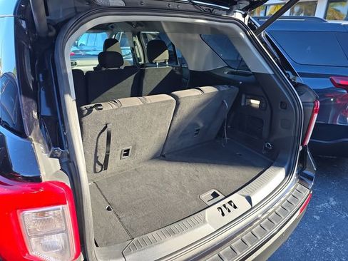 Used 2023 Ford Explorer XLT RWD image 7
