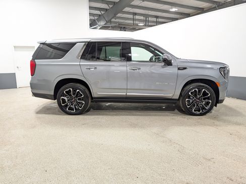 Used 2023 GMC Yukon Denali w/ Advanced Technology Package image 2