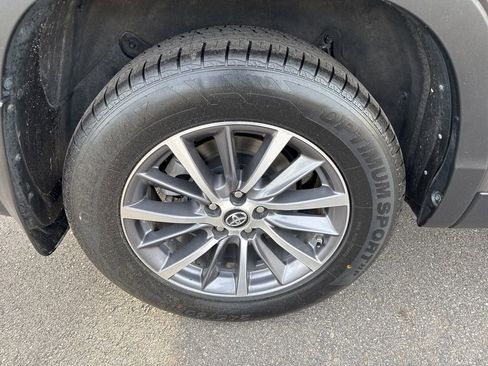 Used 2019 Toyota Highlander XLE image 35