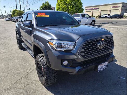 Used 2022 Toyota Tacoma TRD Off-Road w/ Technology Package RWD image 2
