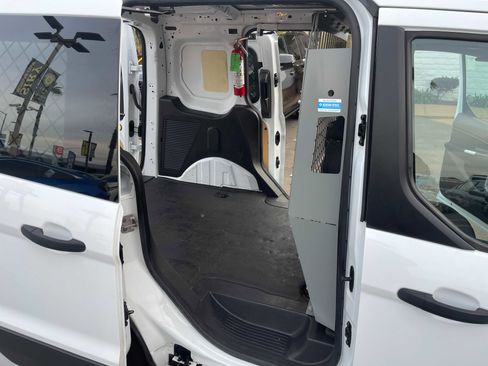 Used 2018 Ford Transit Connect XLT image 11