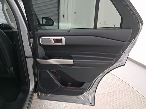 Used 2023 Ford Explorer Limited image 14