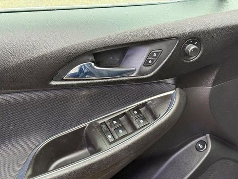 Used 2017 Chevrolet Cruze LT image 18