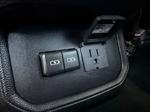 Used 2022 Toyota Highlander Limited image 24