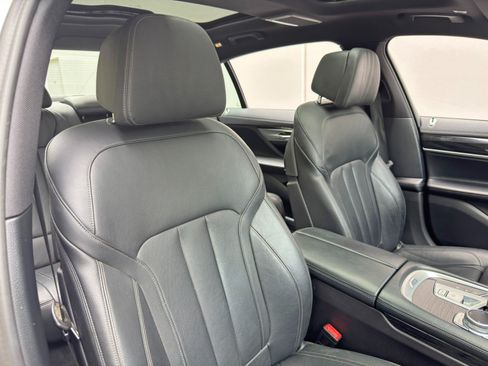 Used 2022 BMW 740i w/ M Sport Package RWD image 44
