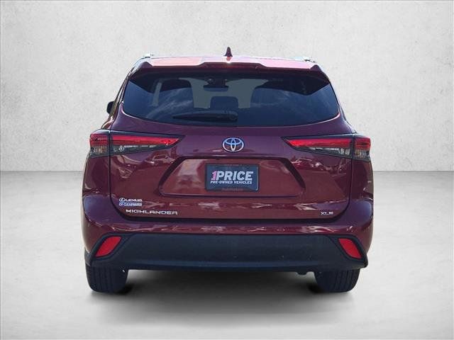 Used 2021 Toyota Highlander XLE FWD image 7