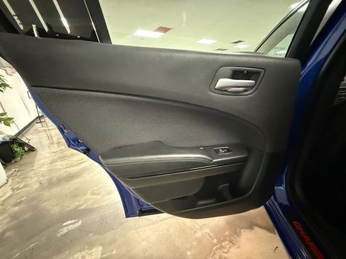 Used 2018 Dodge Charger SXT w/ Blacktop Package image 10