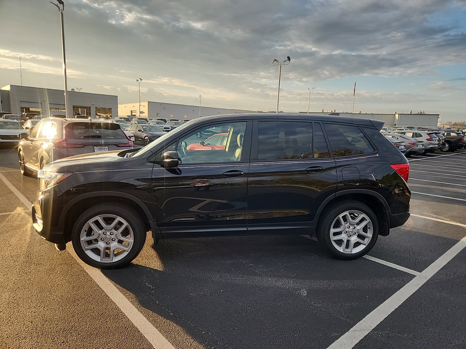 Used 2025 Honda Passport EX-L image 3