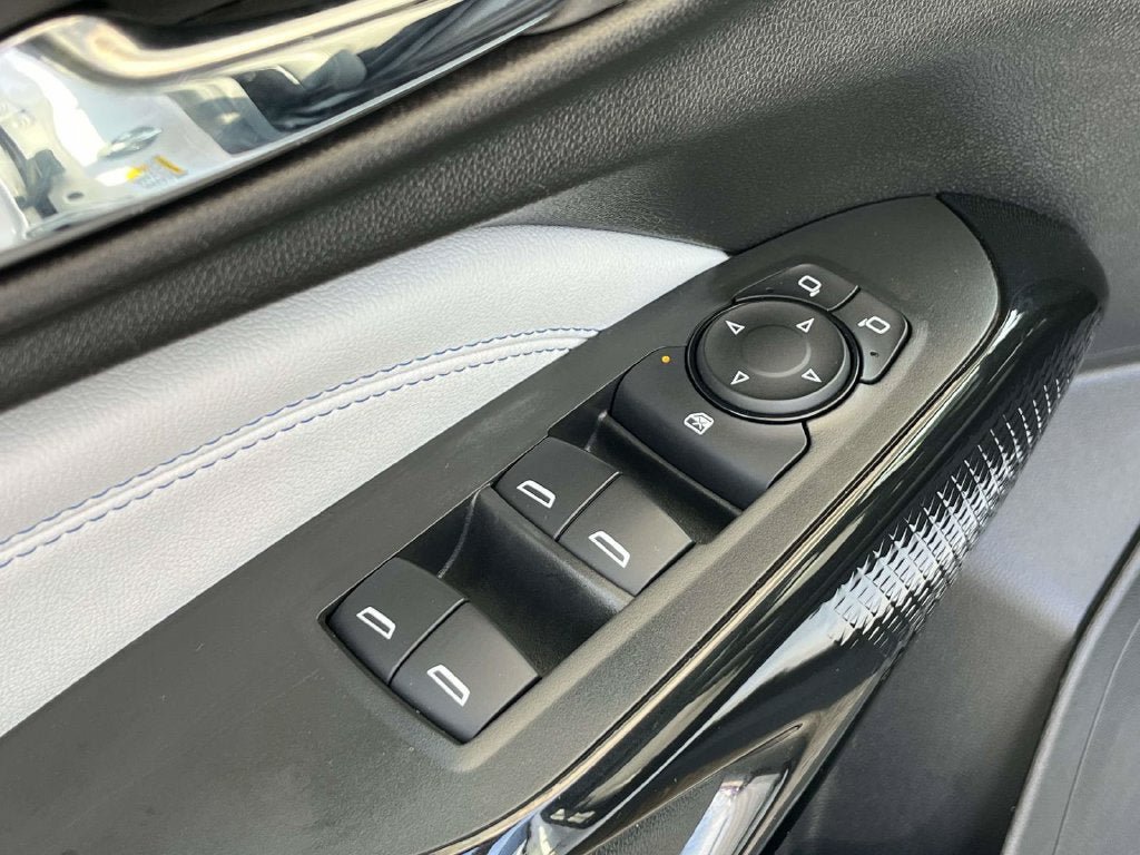 Used 2025 Chevrolet Trax LT FWD image 26