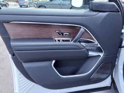 Used 2024 Land Rover Range Rover Autobiography image 12