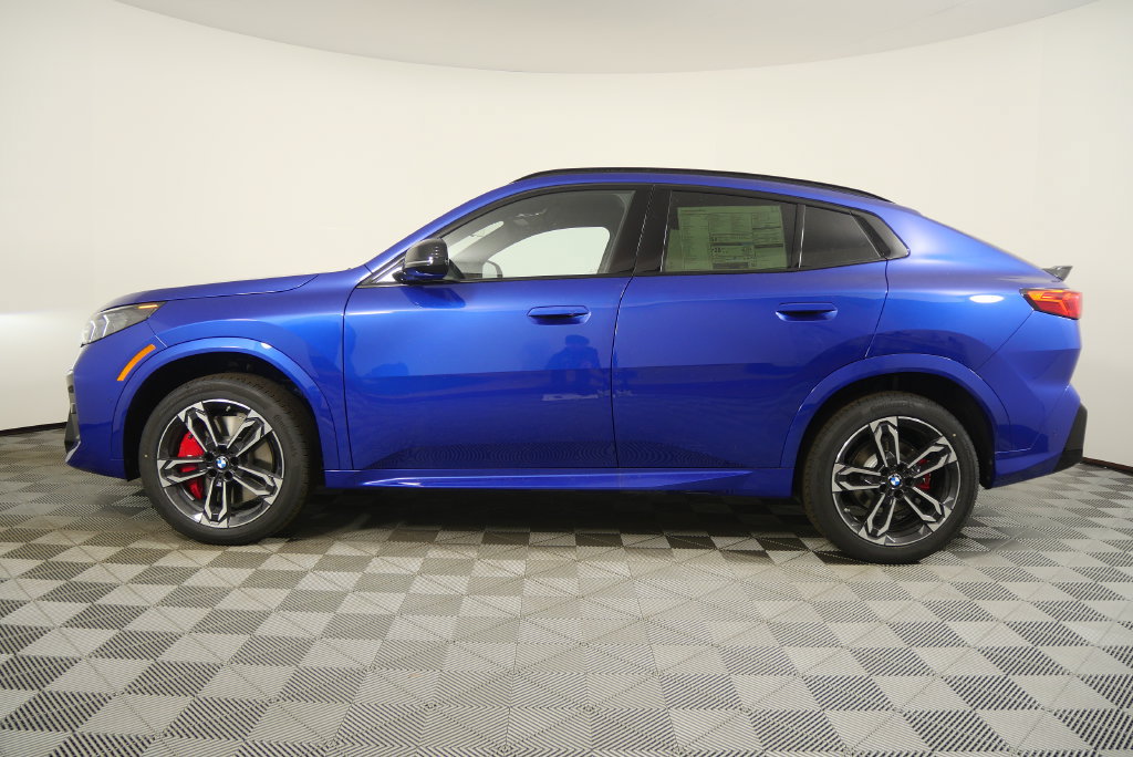 Used 2026 BMW X2 xDrive28i w/ M Sport Package AWD/4WD image 3