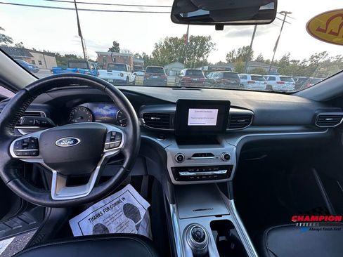 Used 2022 Ford Explorer XLT w/ Equipment Group 202A image 26