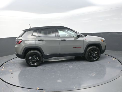 Used 2024 Jeep Compass Trailhawk image 12