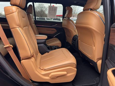 Used 2022 Jeep Grand Cherokee L Summit w/ Luxury Tech Group V image 17