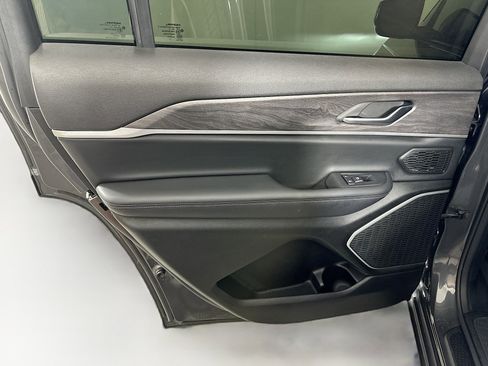 Used 2022 Jeep Grand Cherokee L Limited image 26