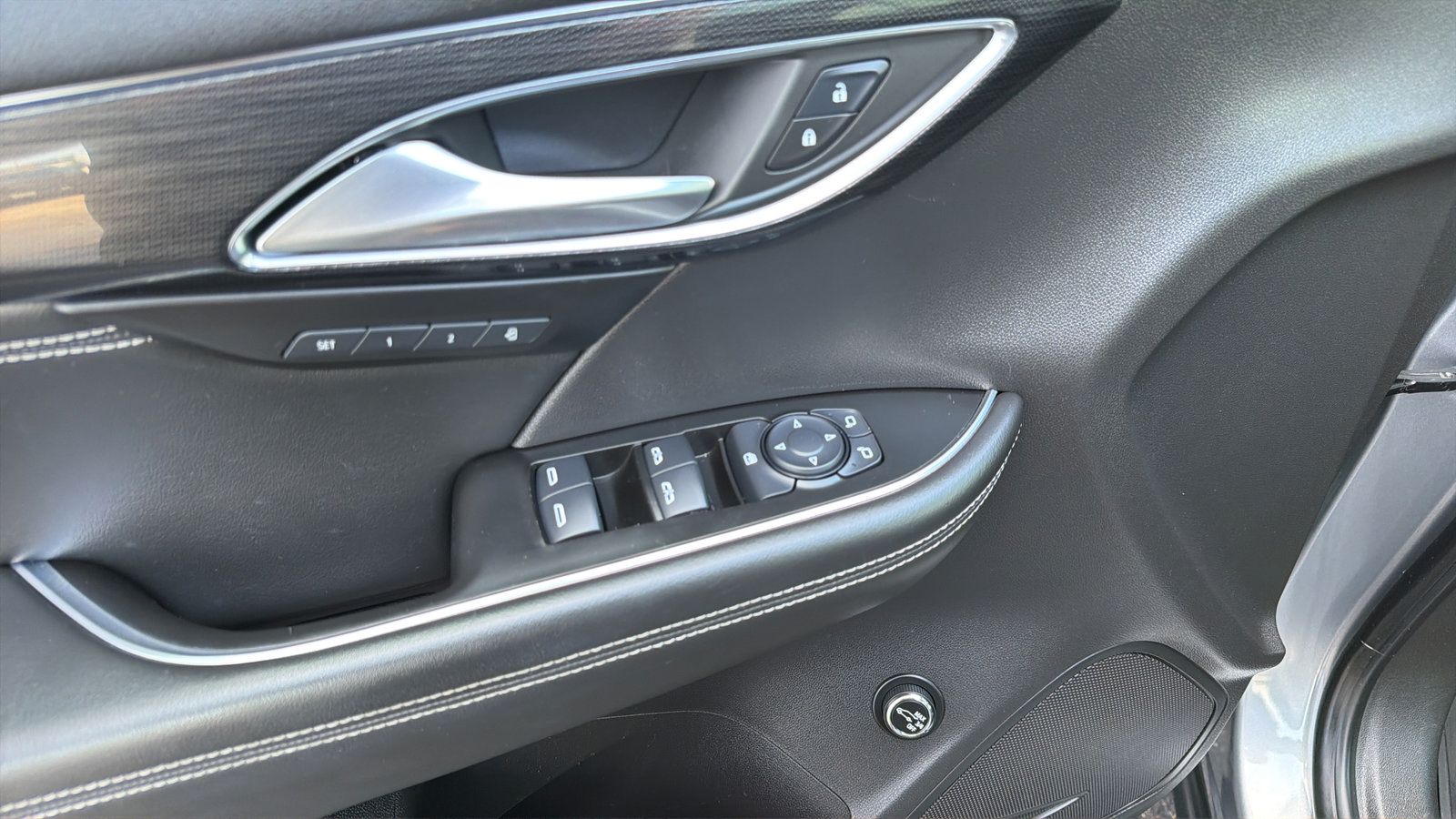 Used 2021 Buick Envision Essence AWD/4WD image 23