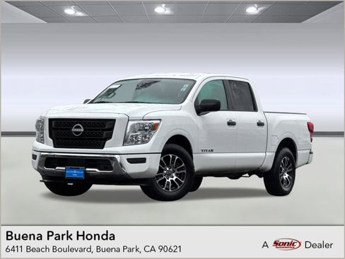 Used 2023 Nissan Titan SV image 1