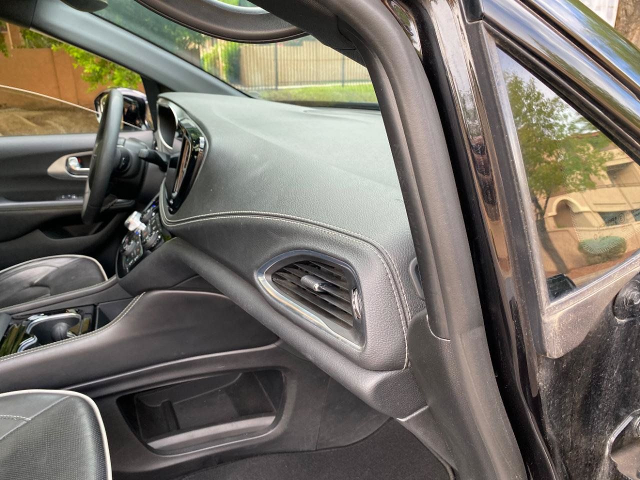 Used 2025 Chrysler Pacifica Limited FWD image 57