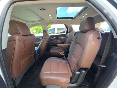 Used 2021 Buick Enclave Avenir w/ Avenir Technology Package AWD/4WD image 7