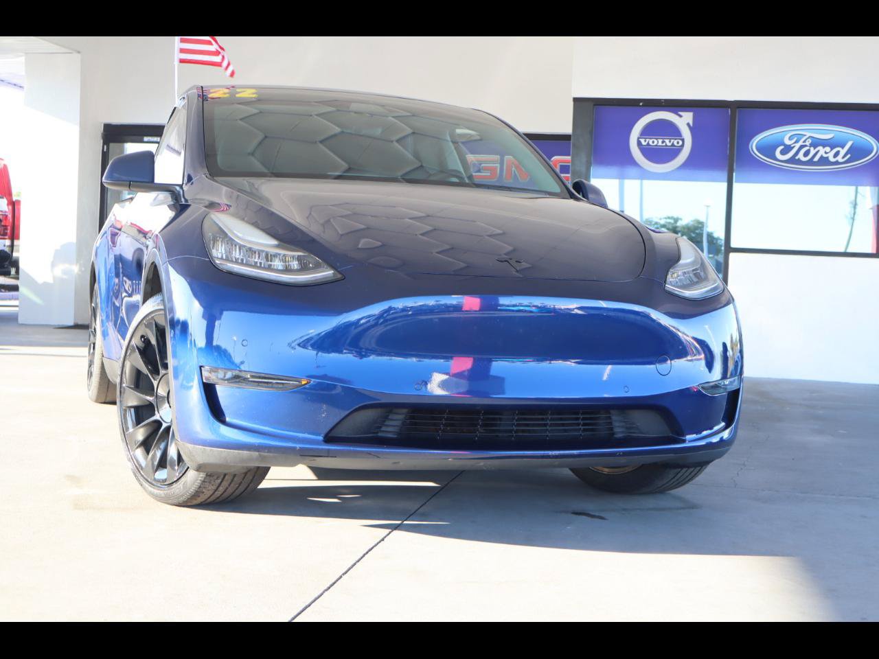 Used 2022 Tesla Model Y Long Range AWD/4WD image 1